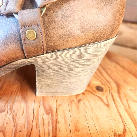 ROCKET DOG-UNDER RATED HEELED BOOTIES. WOMENS SIZE 9 - Picture 7 of 8